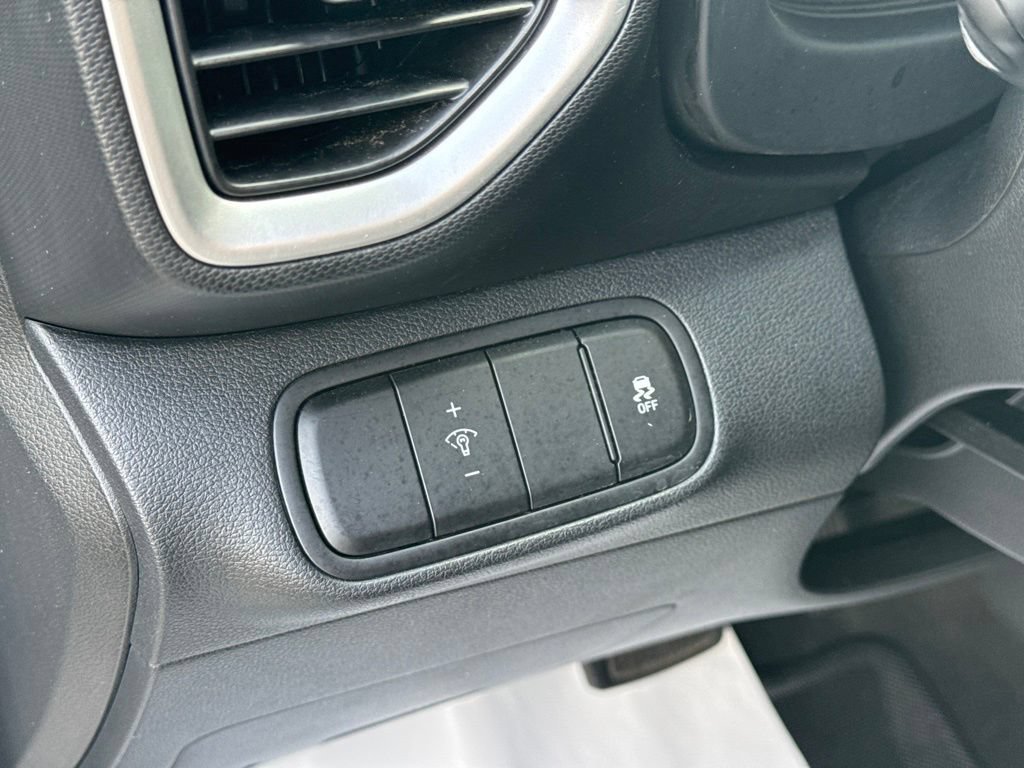 Used 2026 Hyundai Venue SEL FWD image 39