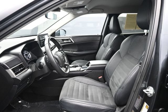 Used 2025 Mitsubishi Outlander SE FWD image 7