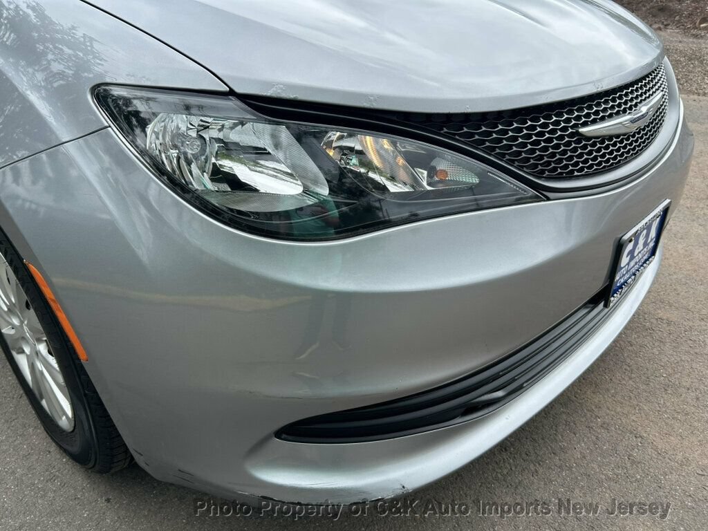 Used 2020 Chrysler Voyager L FWD image 18