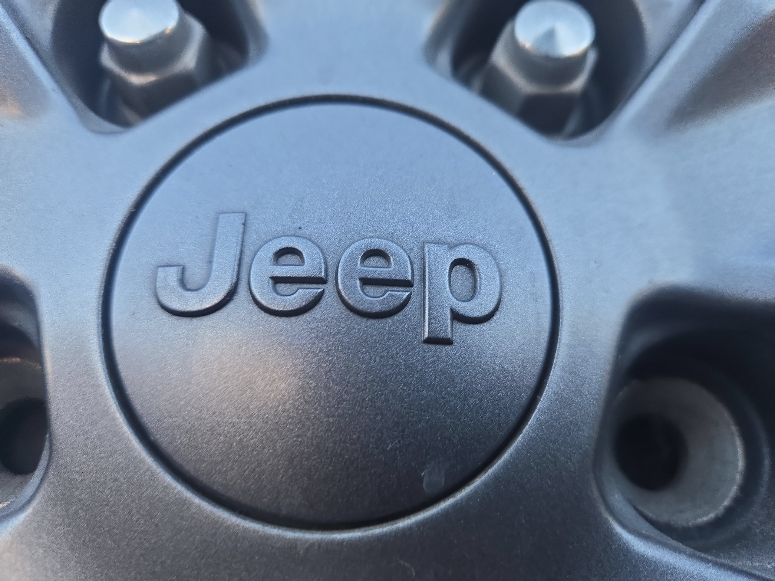 Used 2015 Jeep Wrangler Unlimited Sahara w/ Connectivity Group AWD/4WD image 10