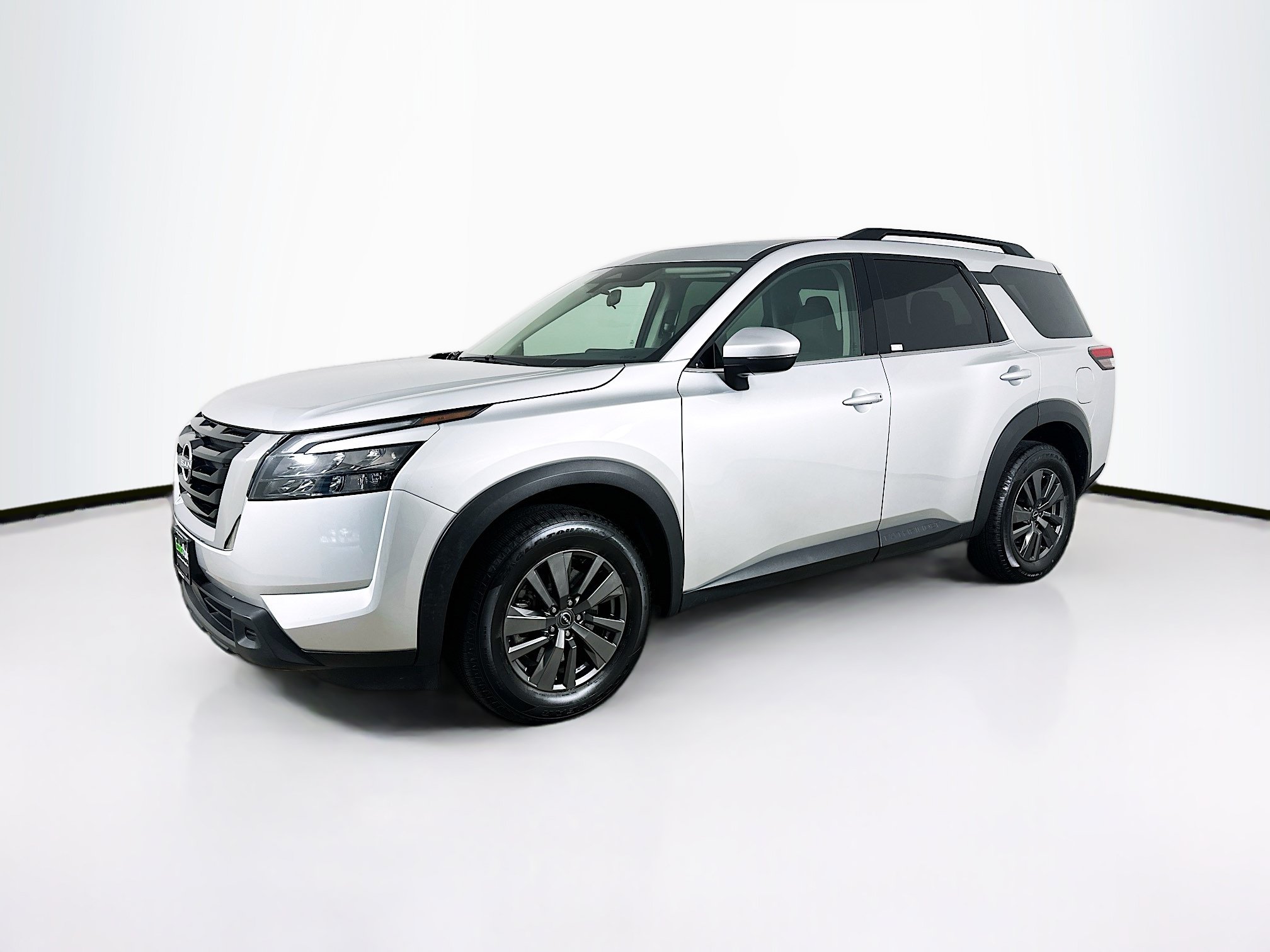 Used 2025 Nissan Pathfinder SV AWD/4WD image 3