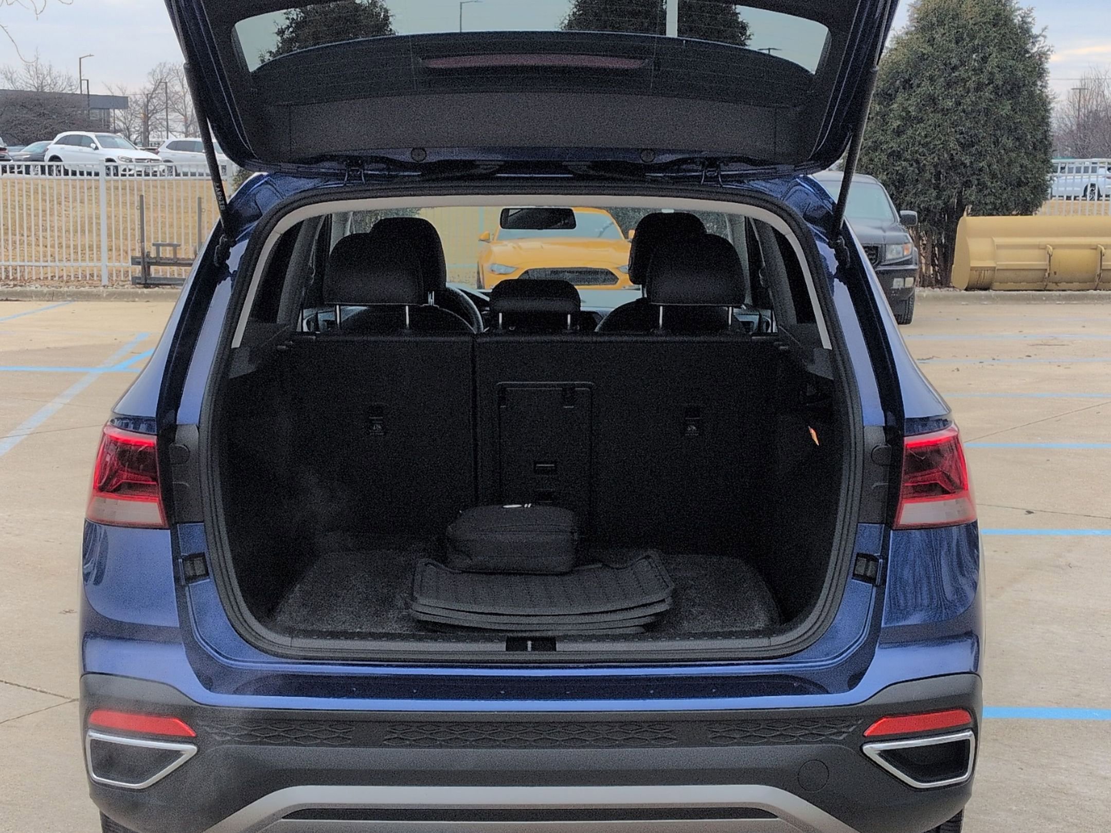 Used 2022 Volkswagen Taos SE image 24