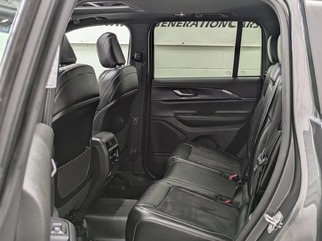 Used 2023 Jeep Grand Cherokee Altitude AWD/4WD image 27