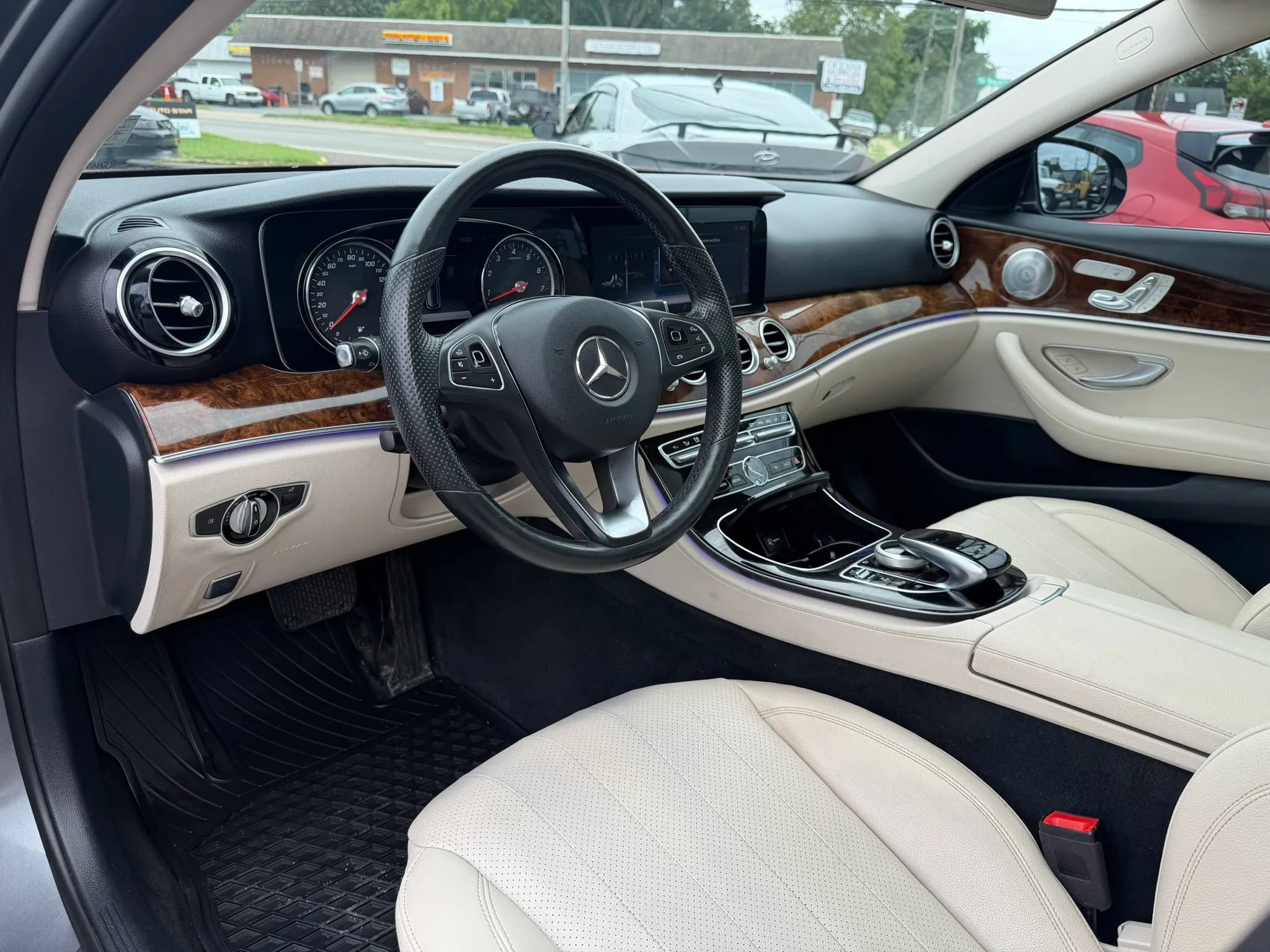 Used 2017 Mercedes-Benz E 400 4MATIC Wagon image 17