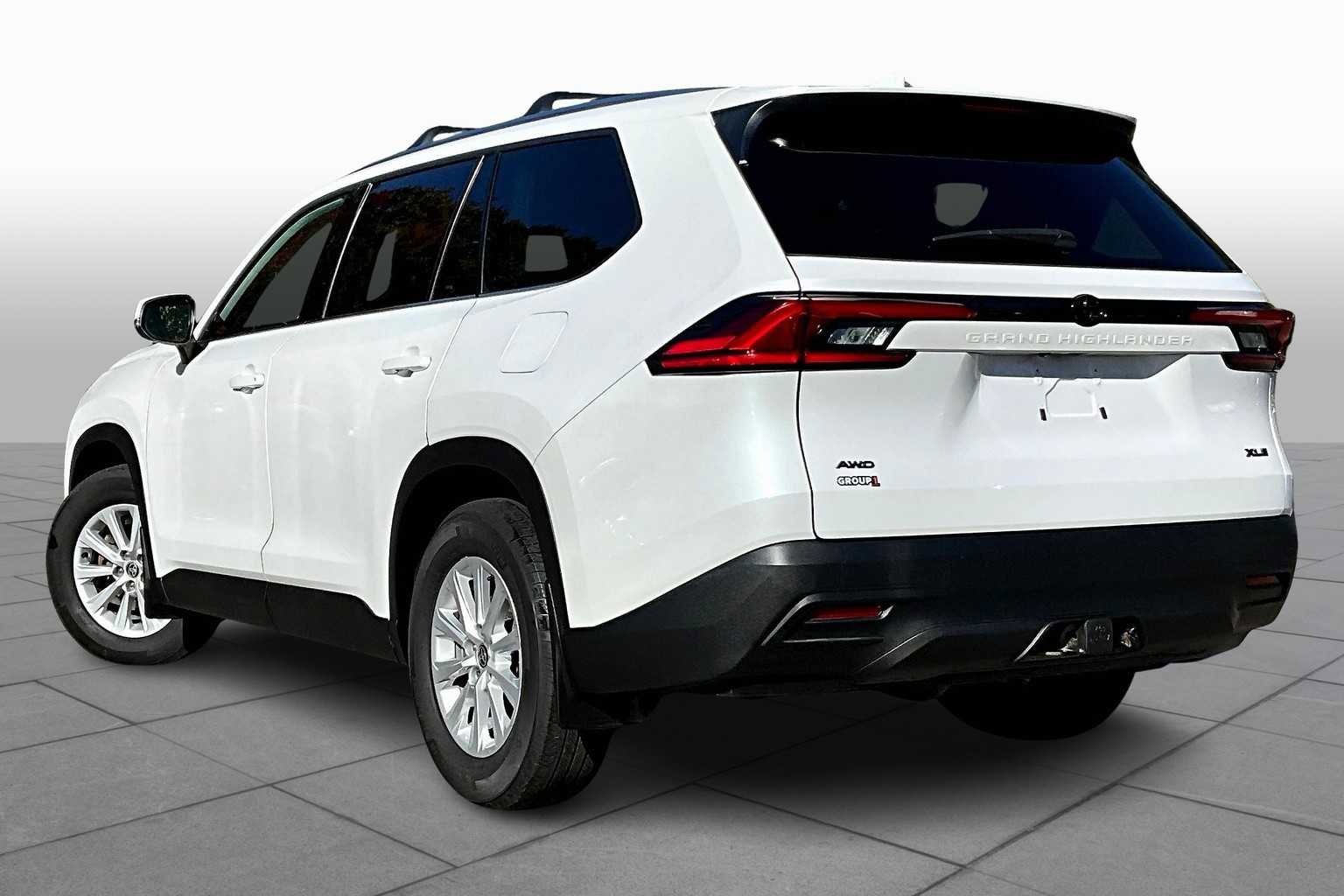 Used 2024 Toyota Grand Highlander XLE image 11