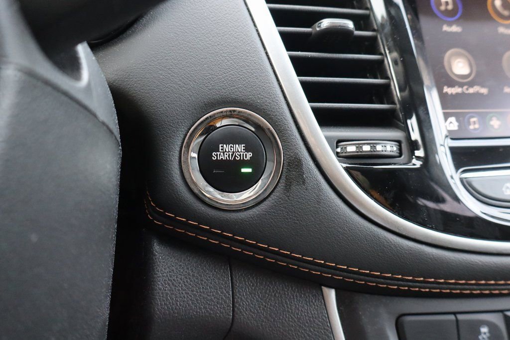 Used 2022 Chevrolet Trax LT w/ LT Convenience Package image 14