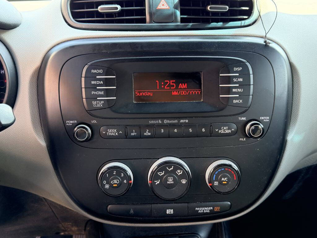 Used 2015 Kia Soul FWD image 17