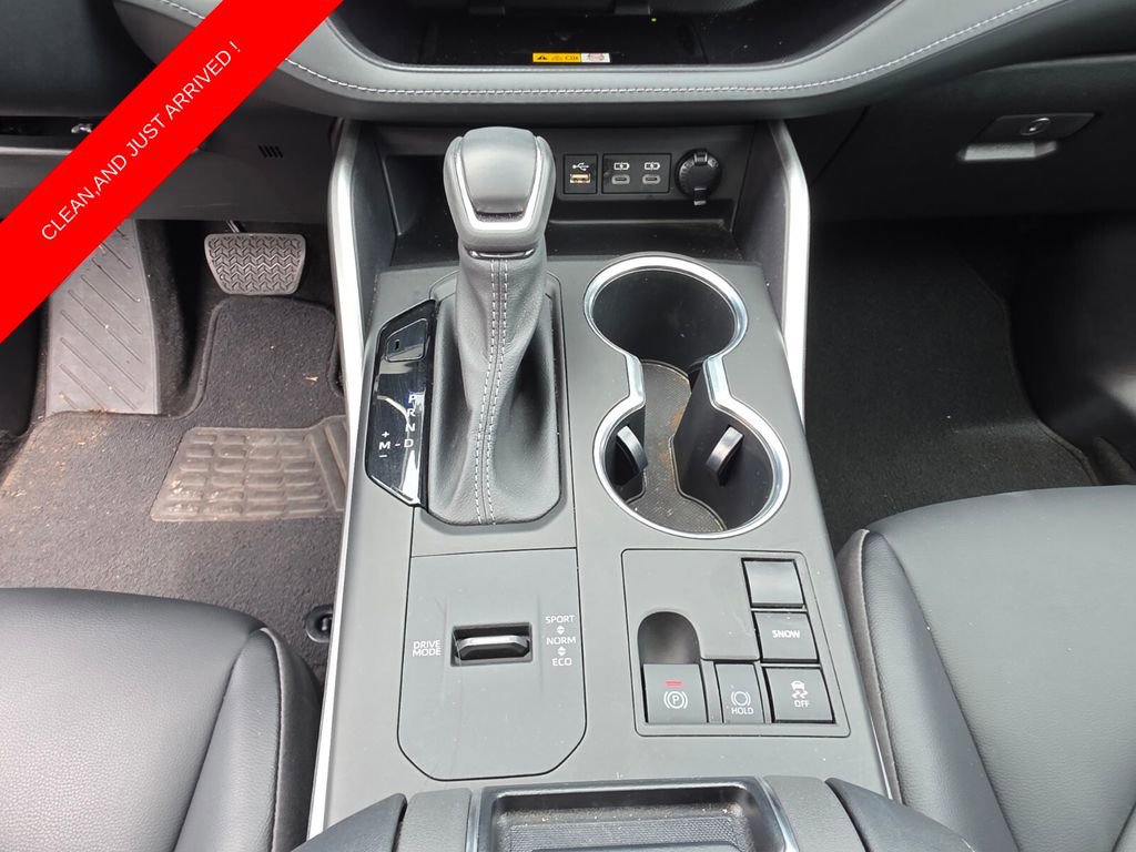 Used 2023 Toyota Highlander XLE image 30