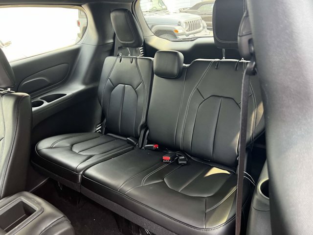 Used 2026 Chrysler Pacifica Select FWD image 10
