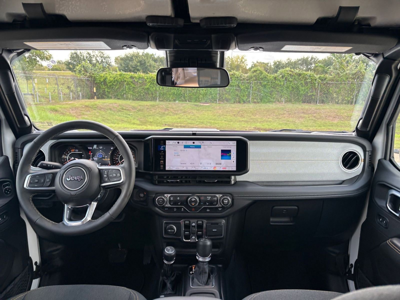 Used 2025 Jeep Wrangler Sahara image 31