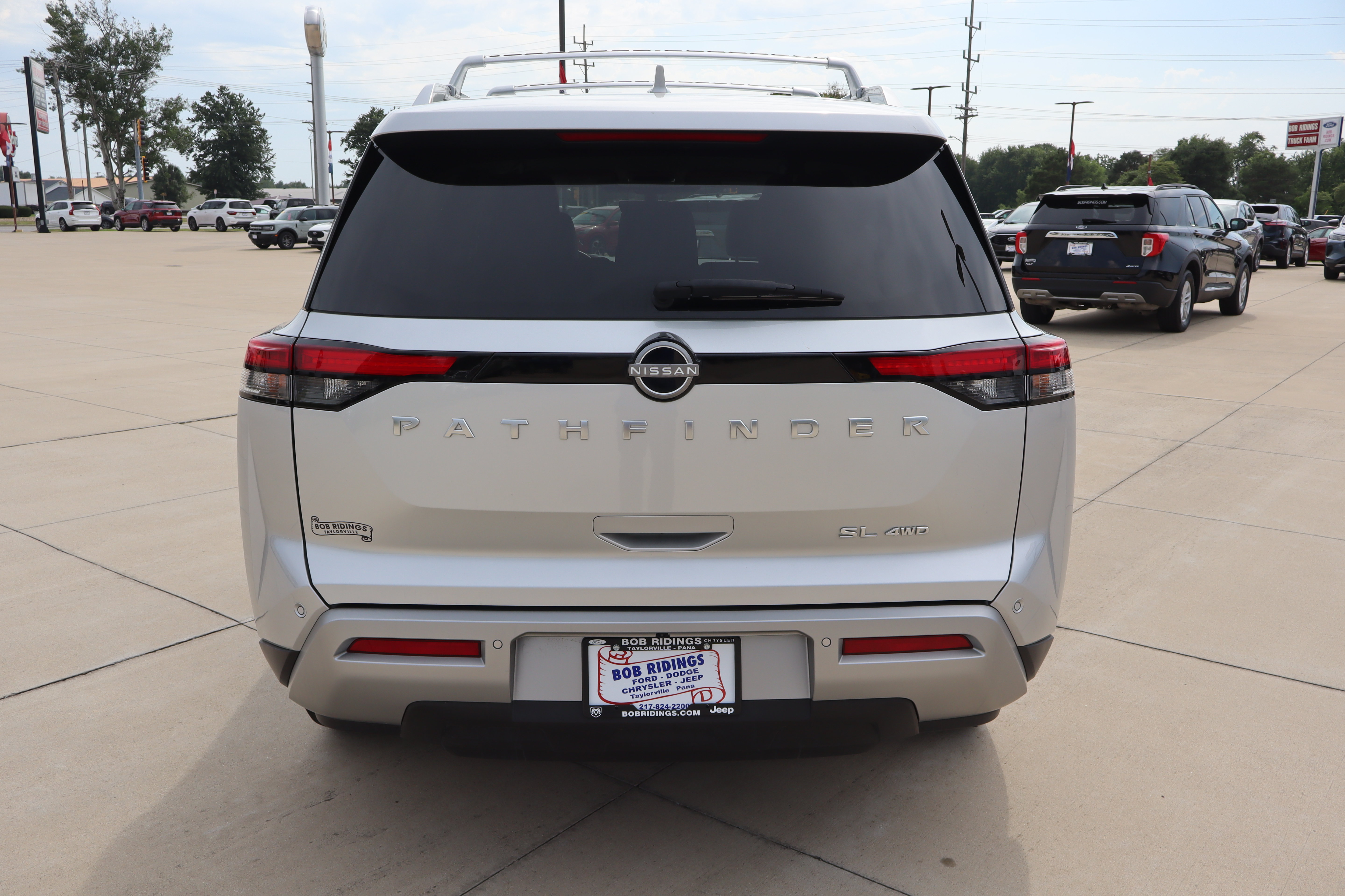 Used 2025 Nissan Pathfinder SL w/ Cargo Package AWD/4WD image 7