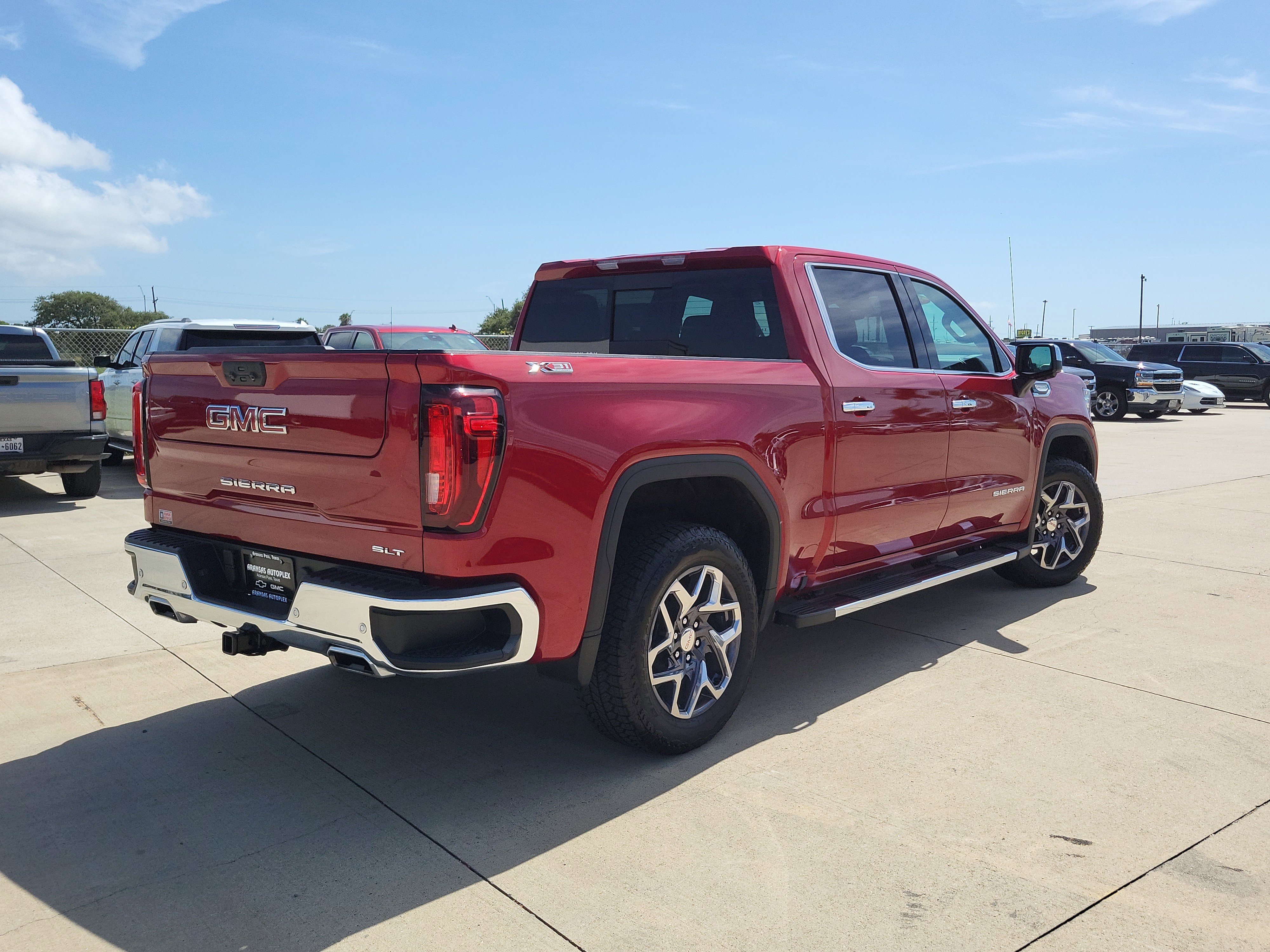 Used 2025 GMC Sierra 1500 SLT image 5