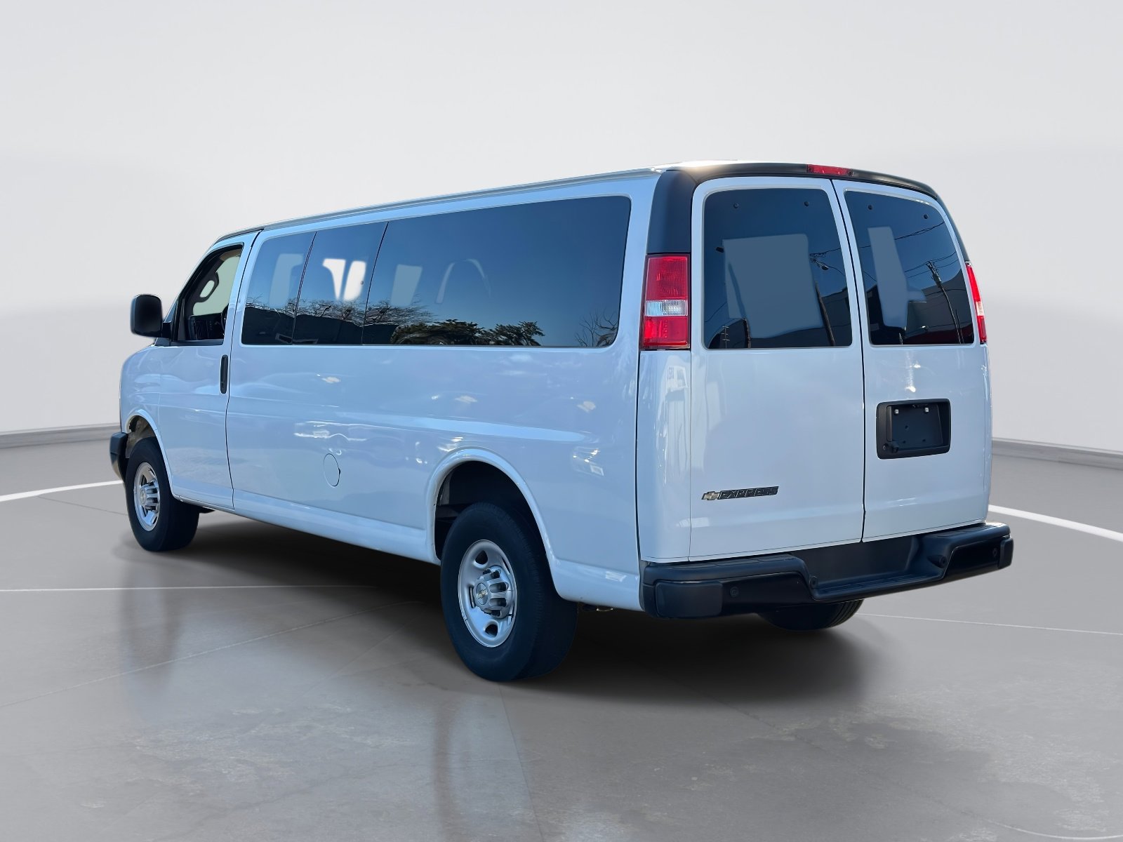 Used 2023 Chevrolet Express 3500 LS RWD image 7