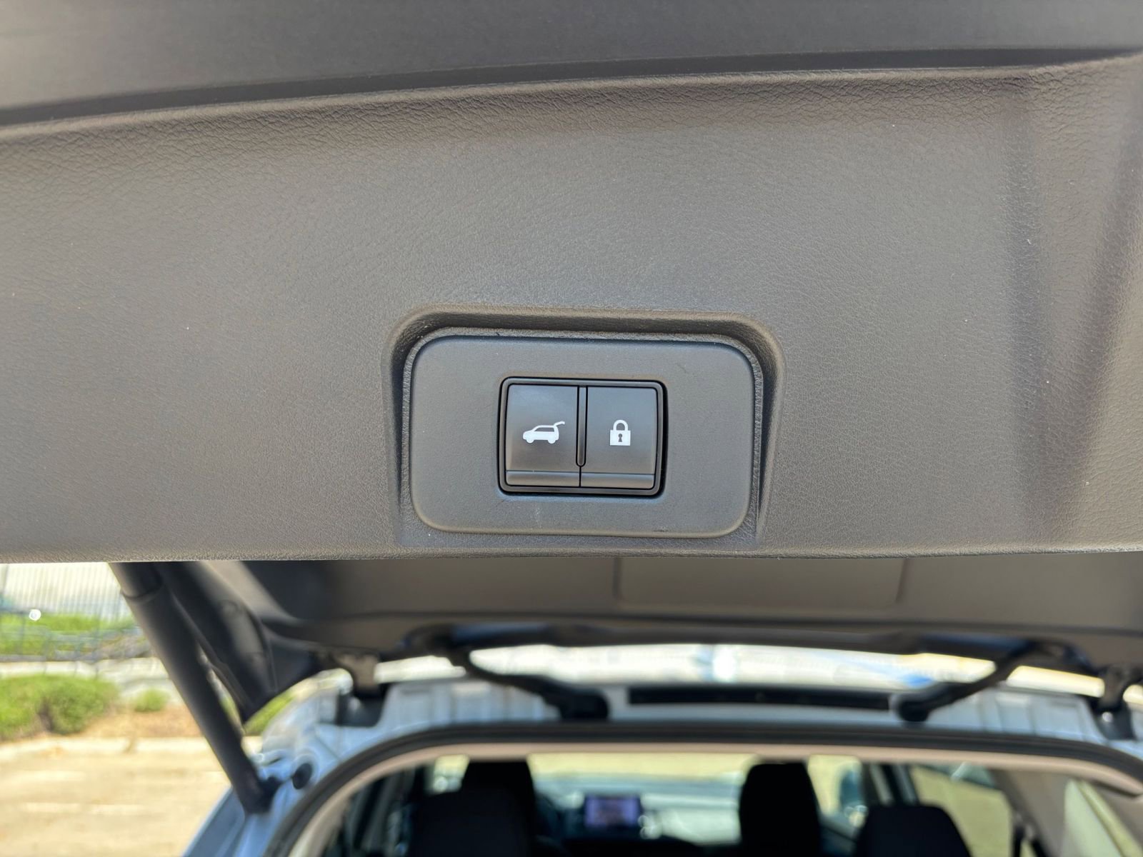 Used 2025 Nissan Rogue SV FWD image 23