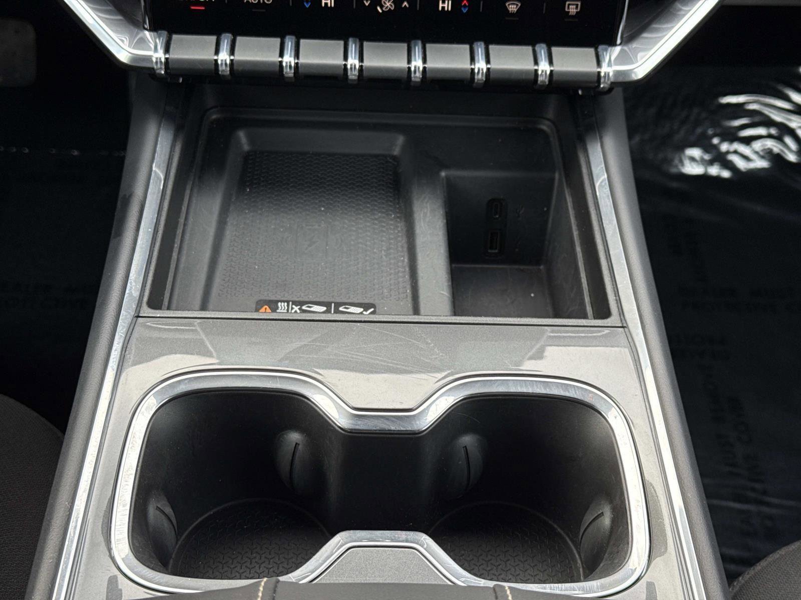 Used 2025 GMC Acadia Elevation image 6