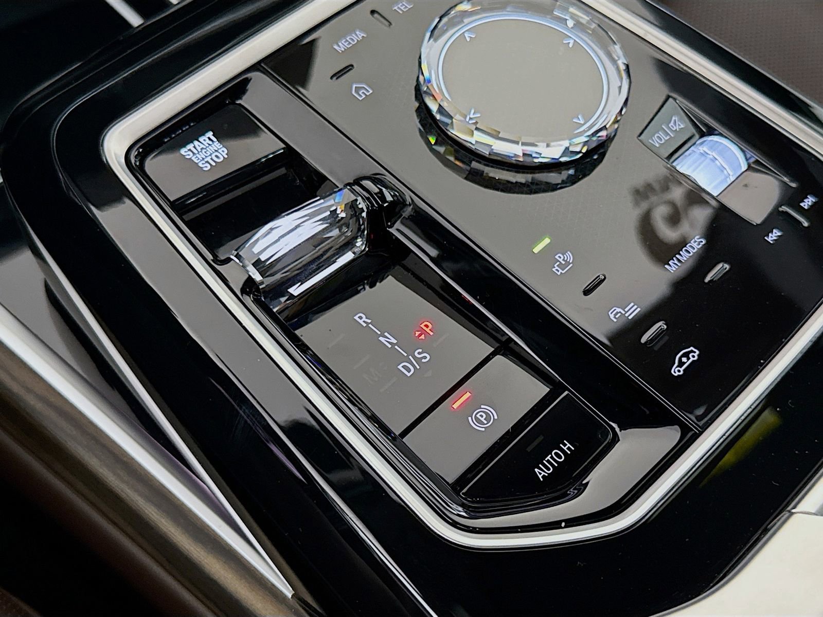 Used 2025 BMW 750e xDrive w/ Executive Package image 17