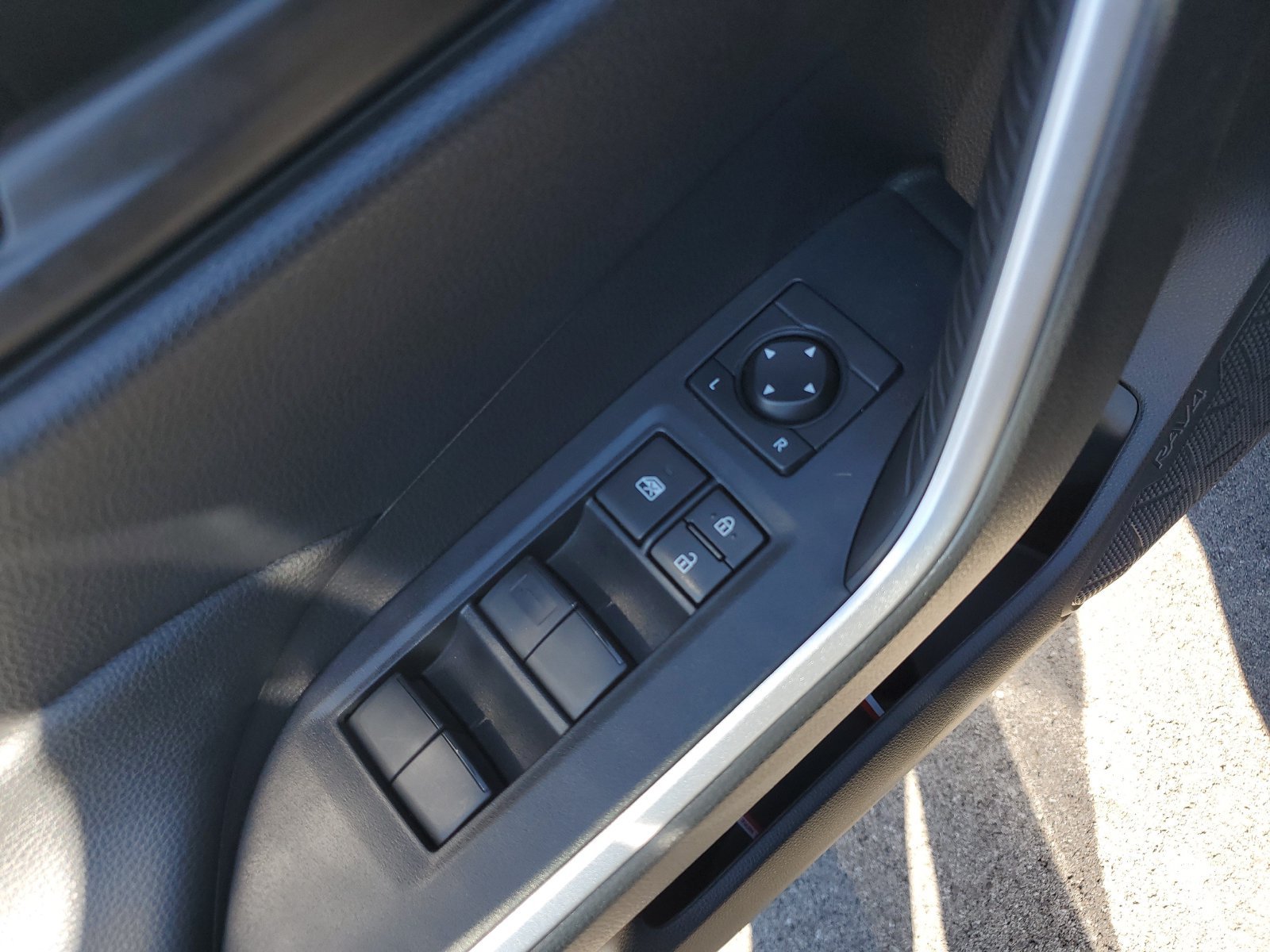 Certified 2025 Toyota RAV4 LE AWD/4WD image 21