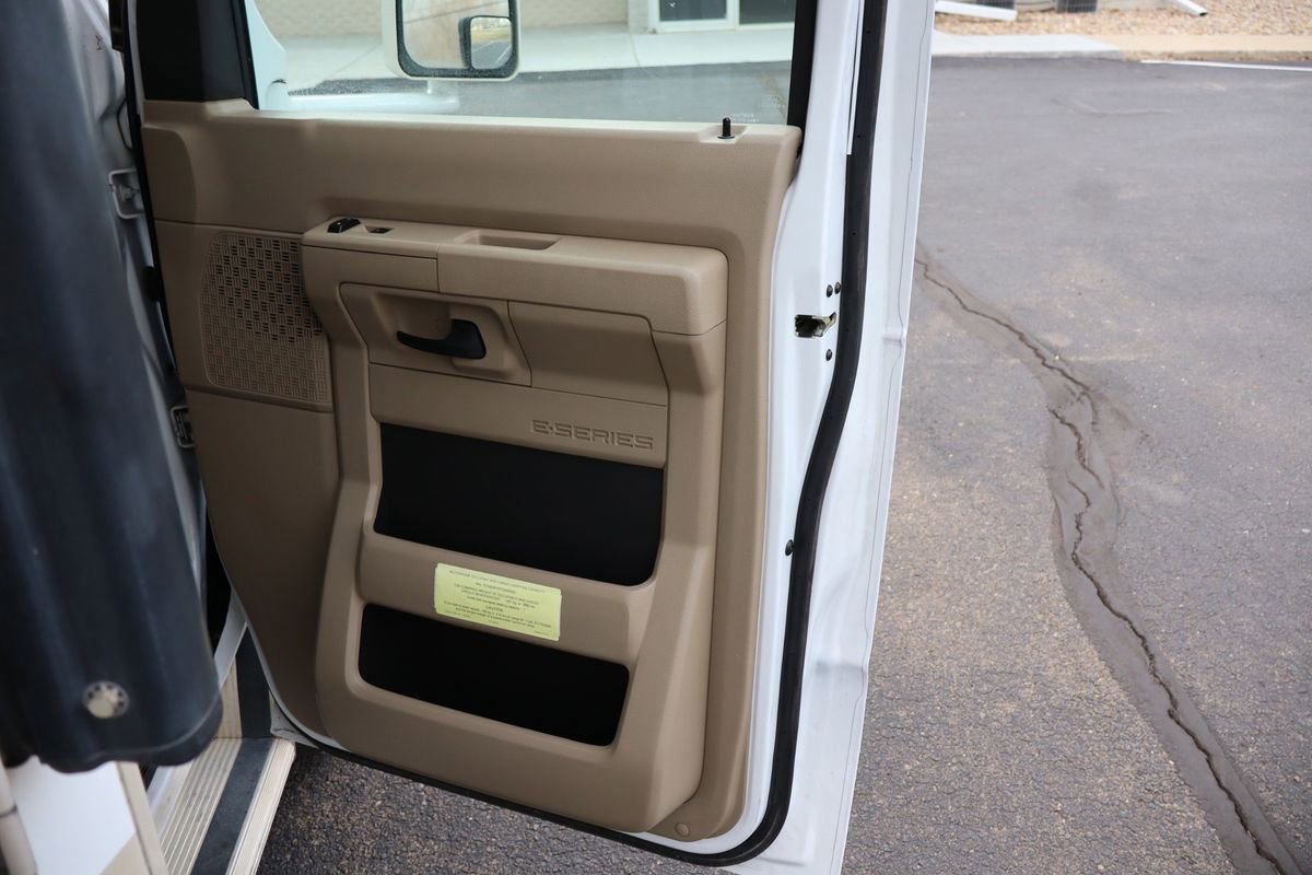 Used 2015 Ford E-450 and Econoline 450 Super Duty w/ Motorhome Prep Package image 24