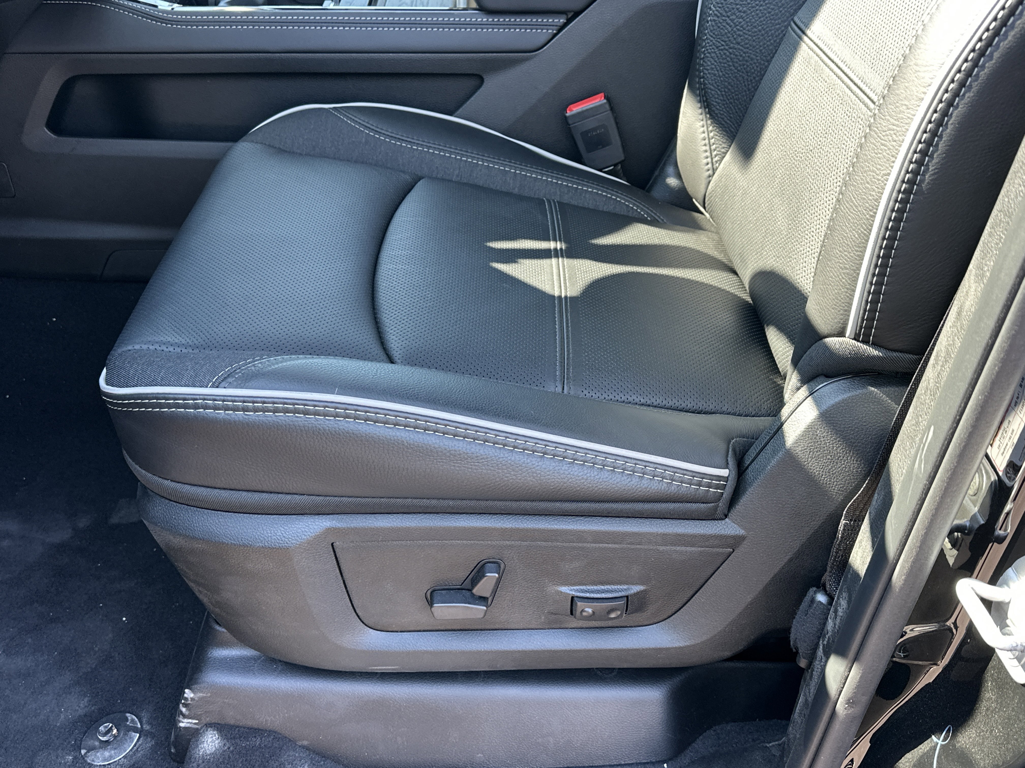 New 2026 RAM 2500 Limited AWD/4WD image 29