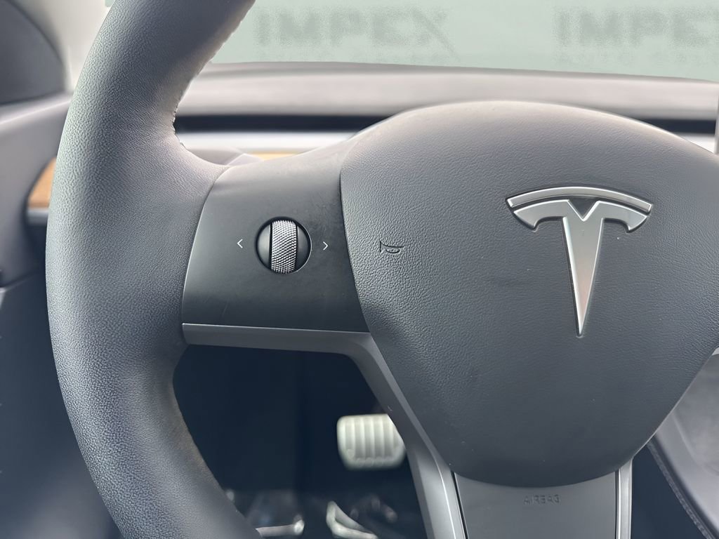 Used 2022 Tesla Model Y Performance image 16