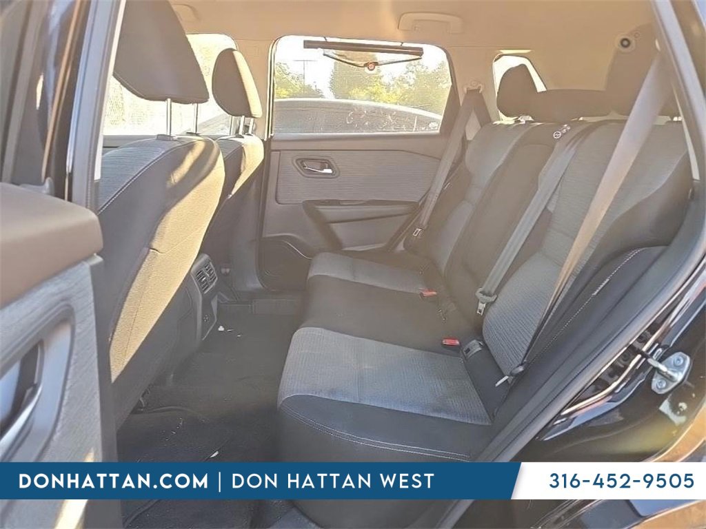 Used 2023 Nissan Rogue SV image 4