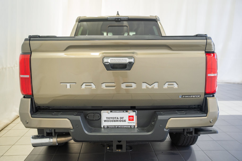 Used 2025 Toyota Tacoma Limited AWD/4WD image 5