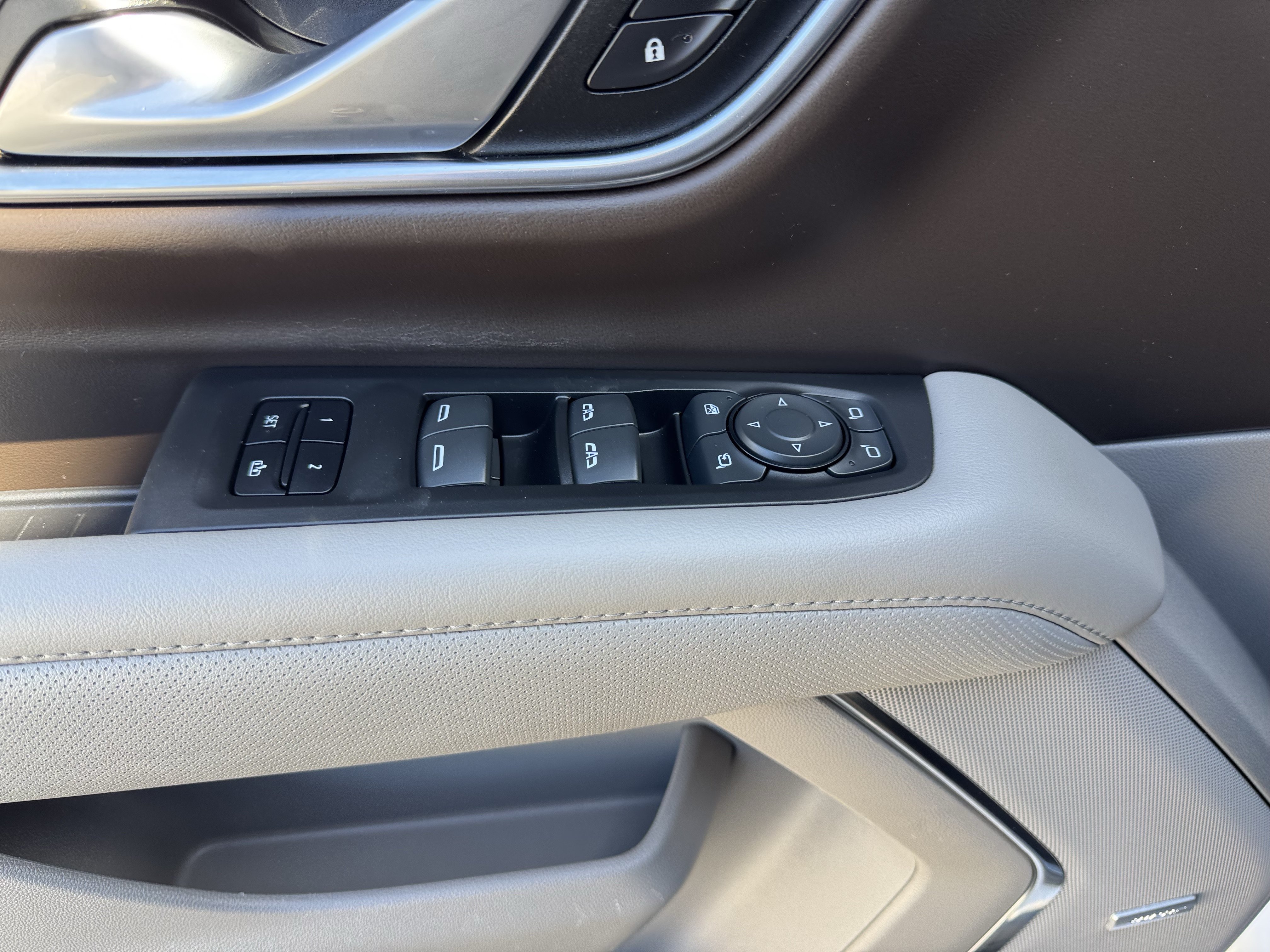 Certified 2022 GMC Yukon SLT w/ SLT Luxury Package RWD image 11