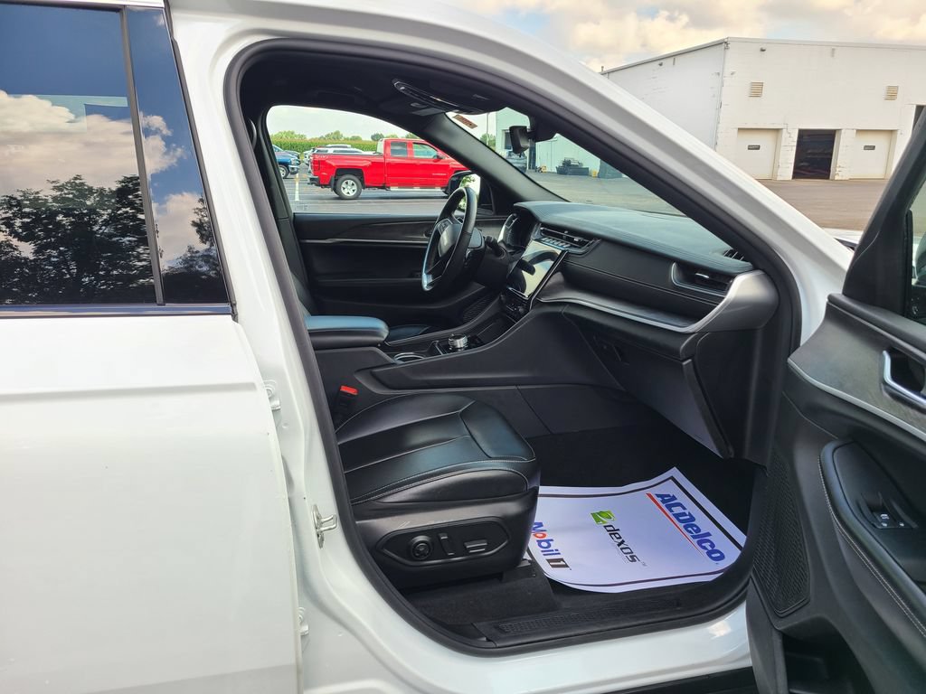 Used 2024 Jeep Grand Cherokee L Limited AWD/4WD image 17