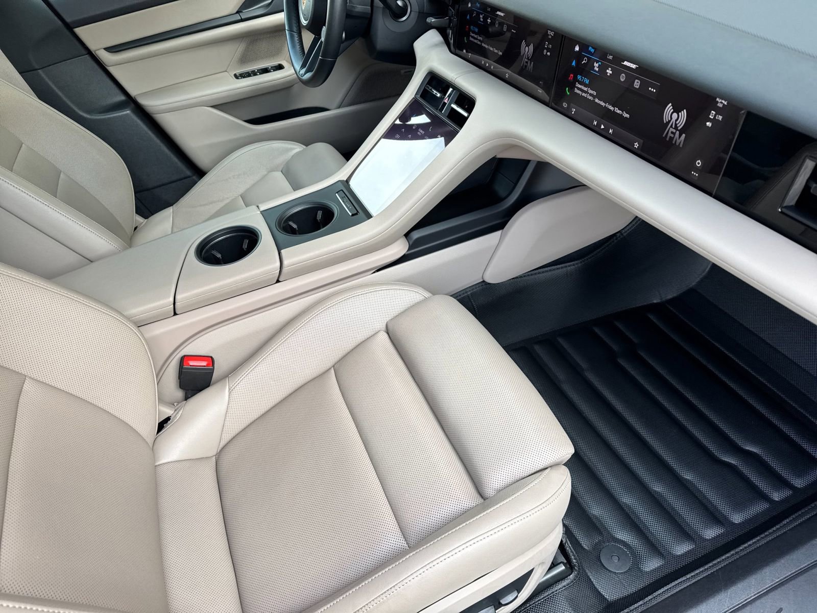 Certified 2022 Porsche Taycan 4 Cross Turismo image 18