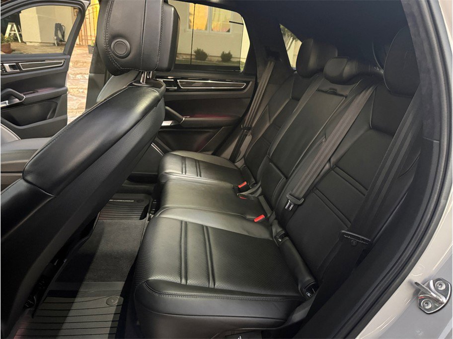 Used 2023 Porsche Cayenne Turbo image 30