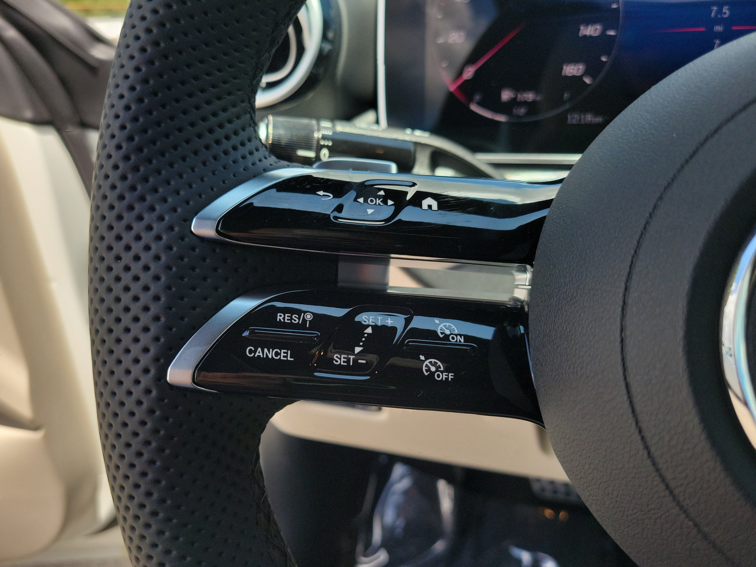 New 2026 Mercedes-Benz CLE 300 4MATIC Coupe image 16