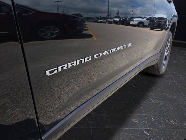 New 2025 Jeep Grand Cherokee Limited w/ Luxury Tech Group II image 41