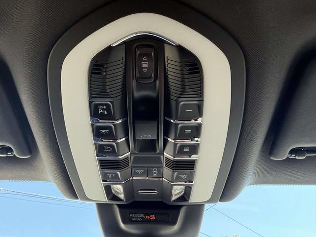 Used 2026 Porsche Macan AWD/4WD image 25