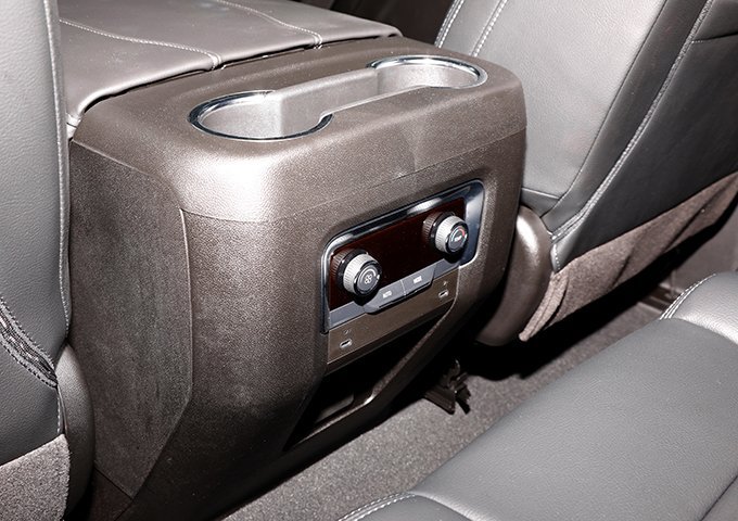 Used 2025 Chevrolet Suburban LS RWD image 20