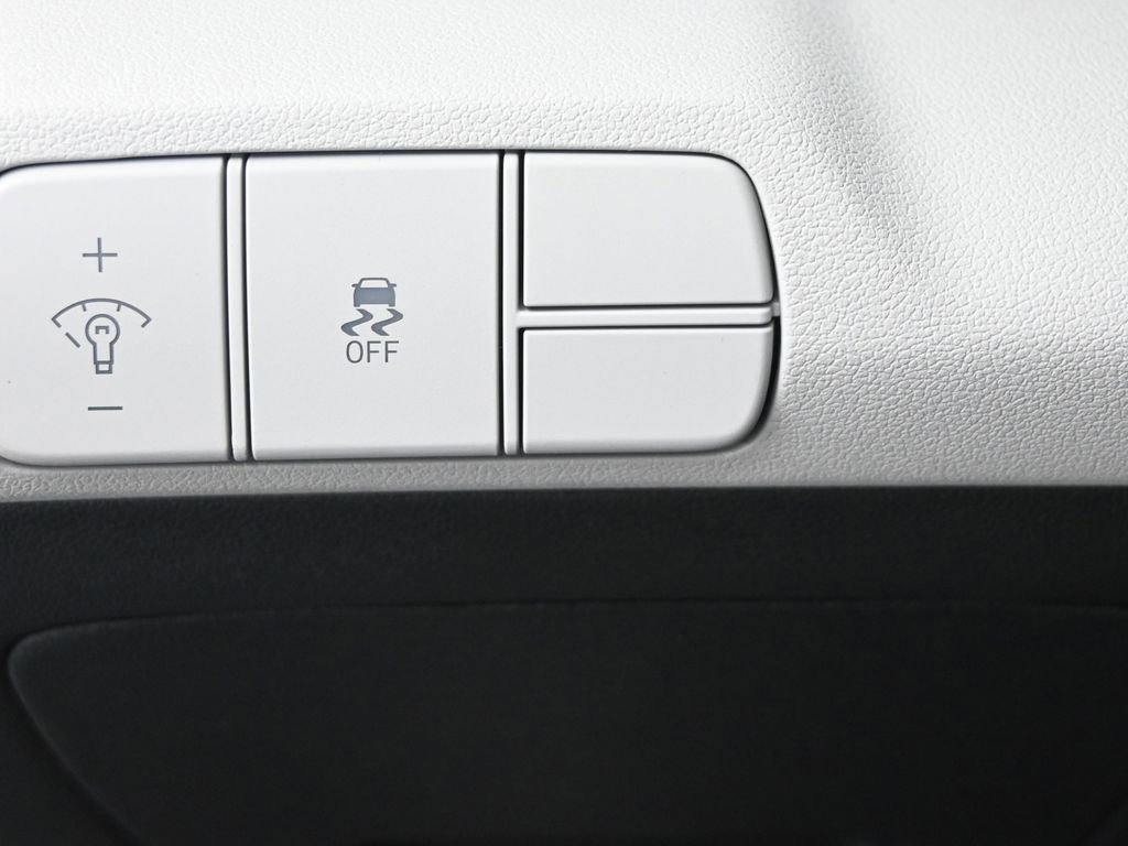 New 2026 Hyundai Elantra Limited image 24