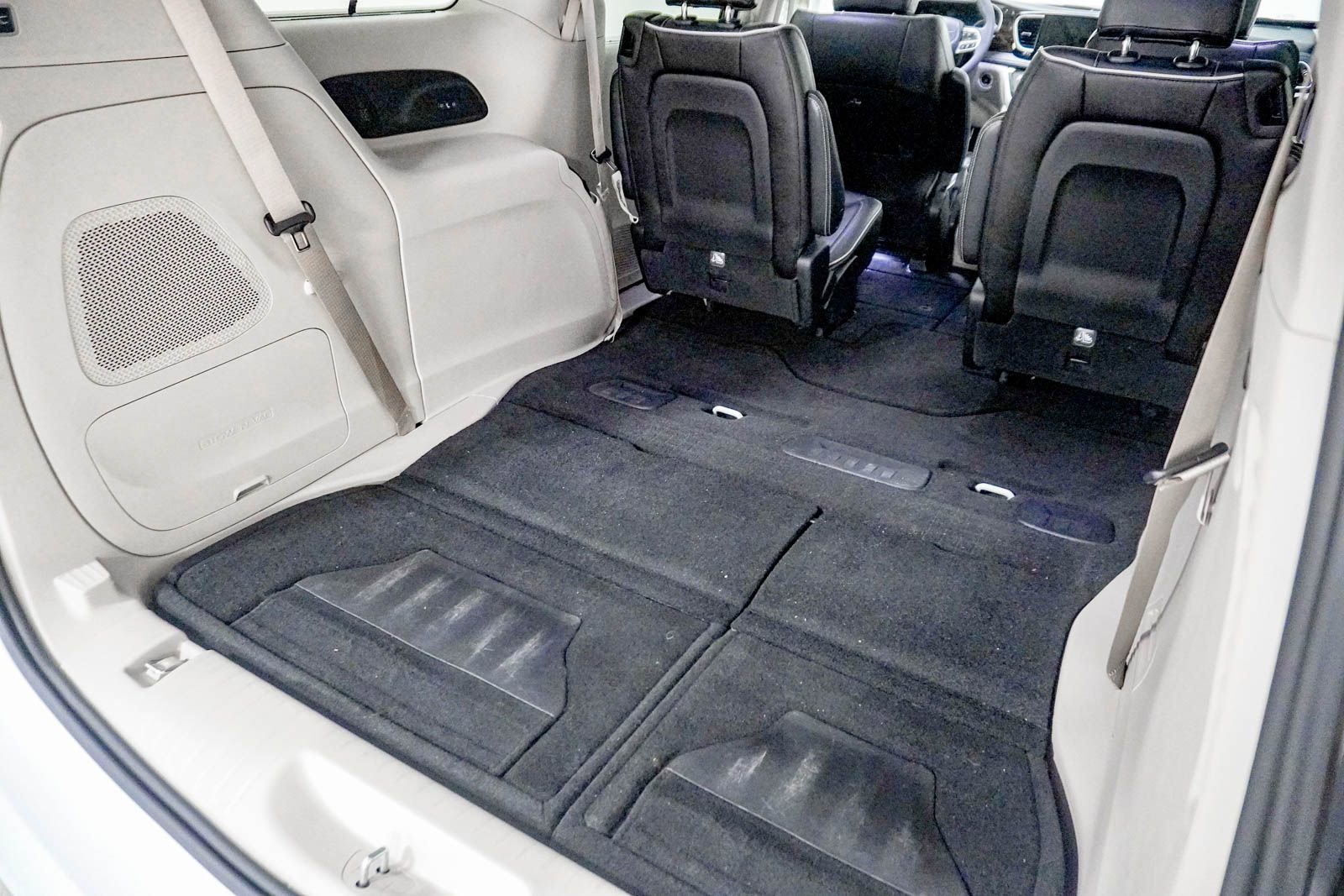 Used 2022 Chrysler Pacifica Limited image 9