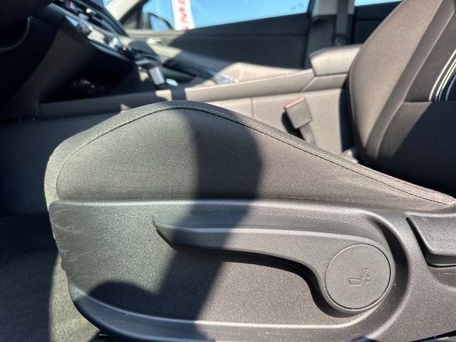 Used 2025 Hyundai Elantra SEL FWD image 14
