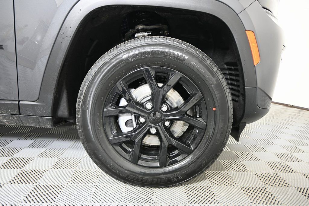 New 2026 Jeep Grand Cherokee Laredo image 11