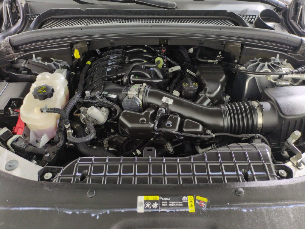 Used 2025 Jeep Grand Cherokee Altitude AWD/4WD image 26