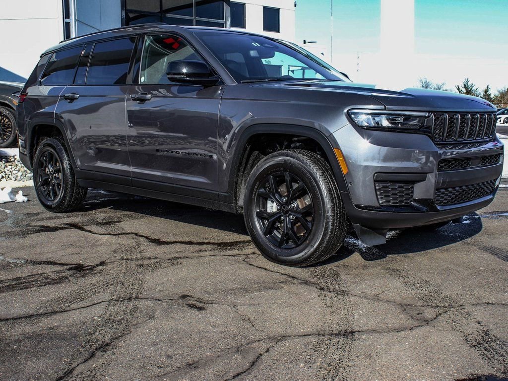 Used 2024 Jeep Grand Cherokee L Laredo AWD/4WD image 3