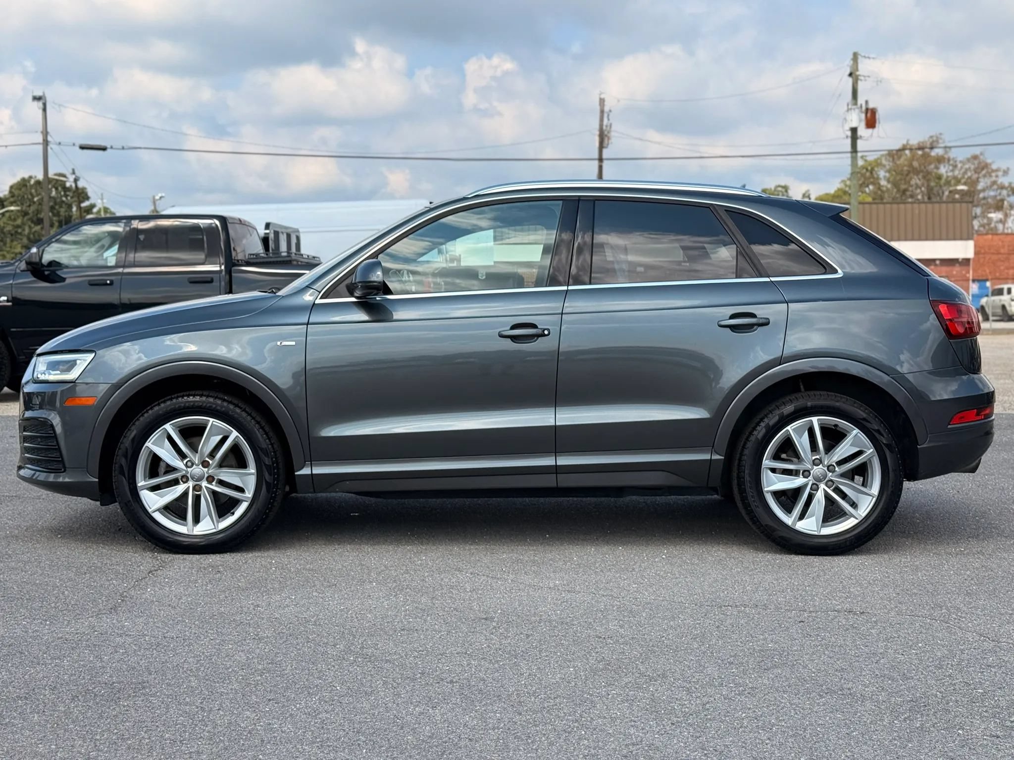 Used 2018 Audi Q3 2.0T Premium Plus w/ Premium Plus Package FWD image 6