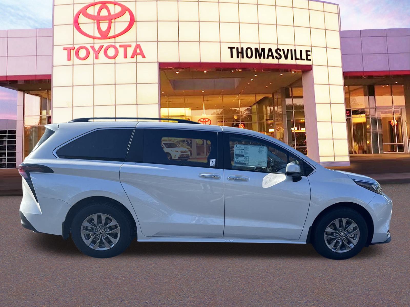 New 2025 Toyota Sienna XLE FWD image 4