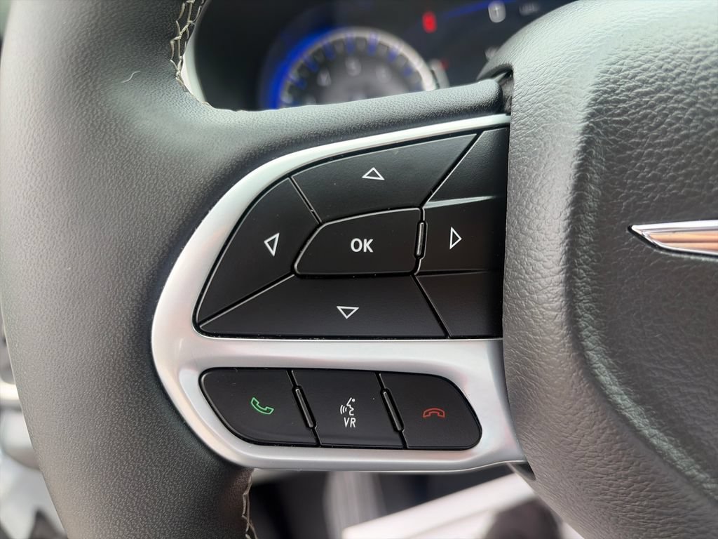 Used 2026 Chrysler Pacifica Select FWD image 32