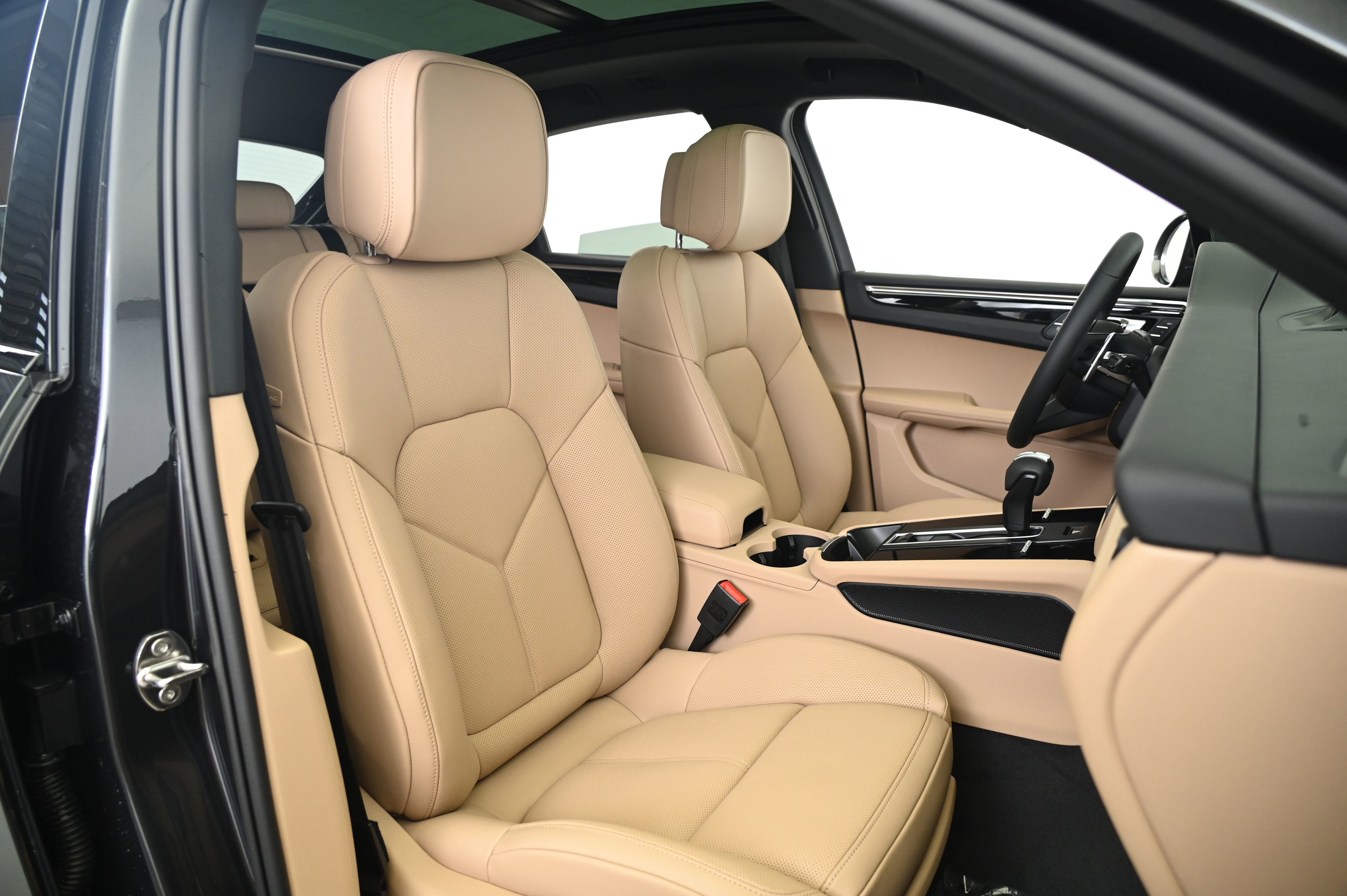 Certified 2025 Porsche Macan image 29
