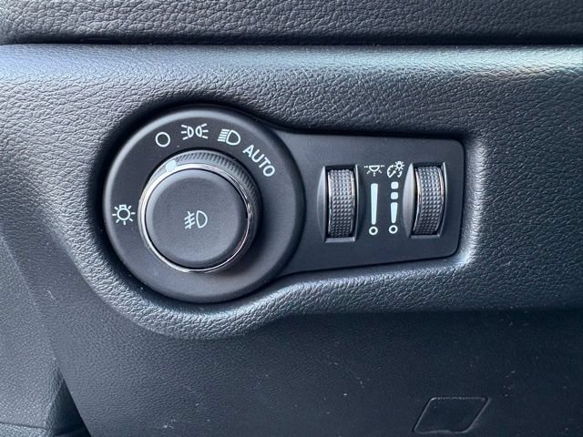 New 2026 Chrysler Pacifica Limited w/ Uconnect Theater Family Group FWD image 14