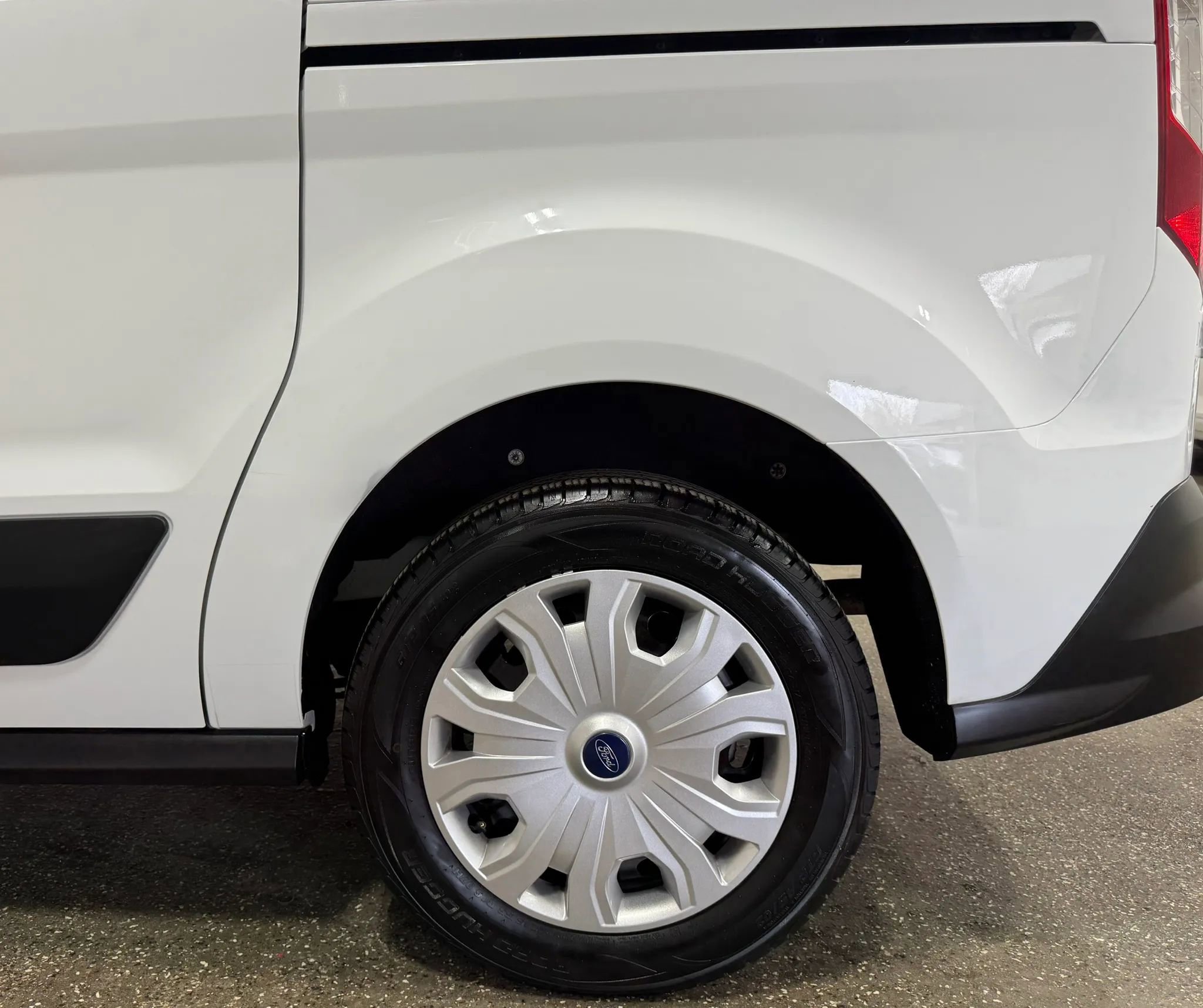 Used 2019 Ford Transit Connect XLT image 30