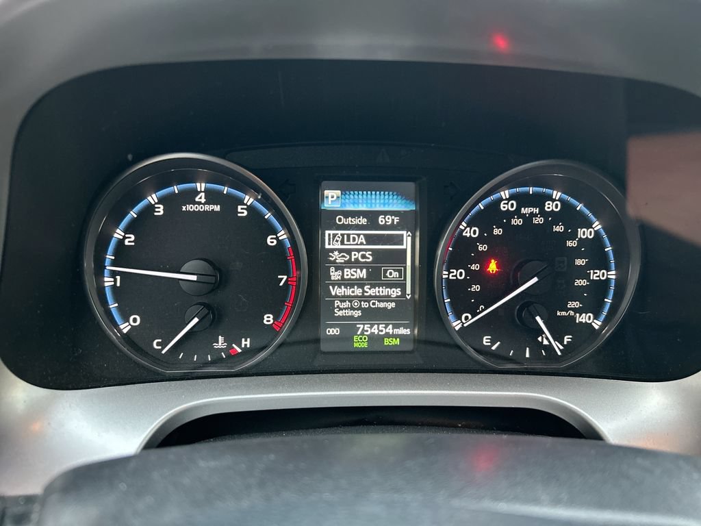 Used 2017 Toyota RAV4 XLE w/ Plus Extra Value Package AWD/4WD image 14