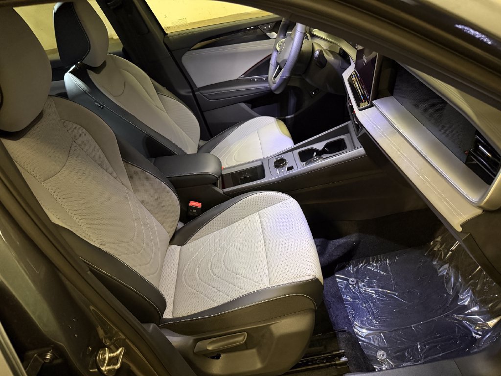 New 2026 Volkswagen Tiguan SE R-Line AWD/4WD image 21