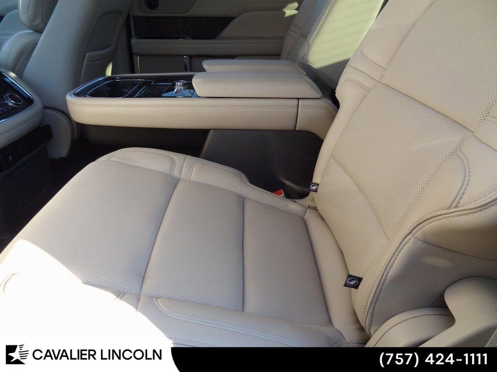 Used 2019 Lincoln Navigator Reserve image 4