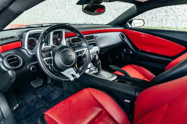 Used 2010 Chevrolet Camaro SS w/ LPO, Ground Effects Package RWD image 3